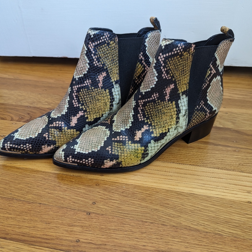 Marc Fisher LTD Yale Chelsea Boots in chrome/black snake